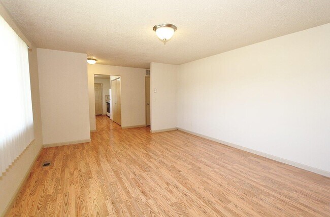 Building Photo - 23750 Fox Ave