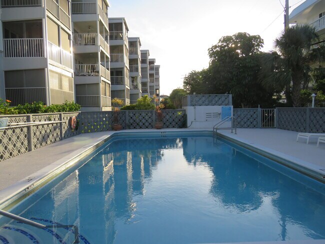 Building Photo - 155 Yacht Club Dr