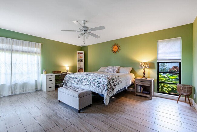 Building Photo - 4143 Palm Forest Dr N