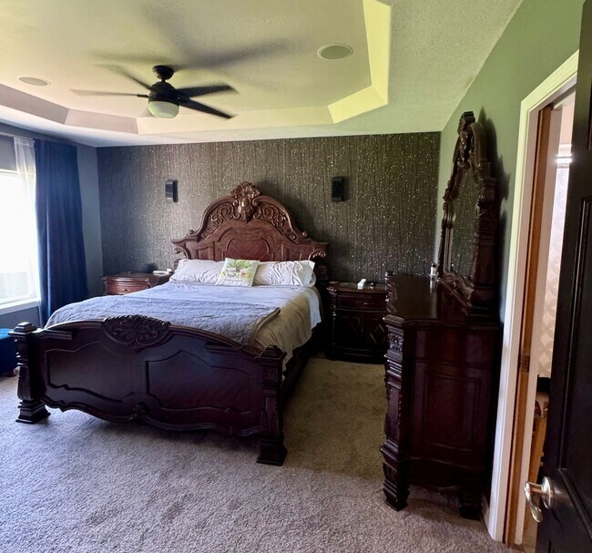 Building Photo - Spacious and Private 5-Bedroom Home for Re...