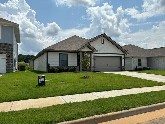 Building Photo - Look and lease in Athens