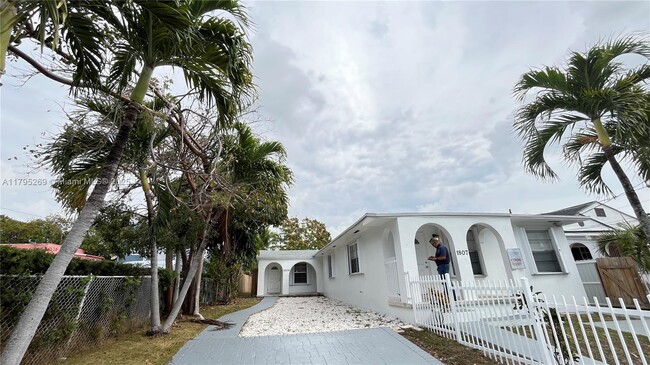 Building Photo - 1807 NW 33rd St