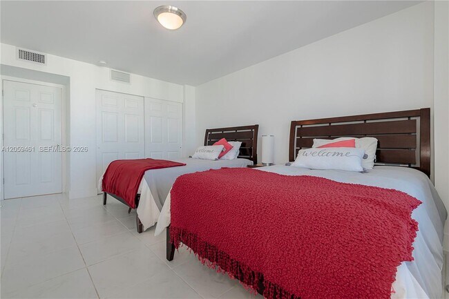 Building Photo - 3800 S Ocean Dr