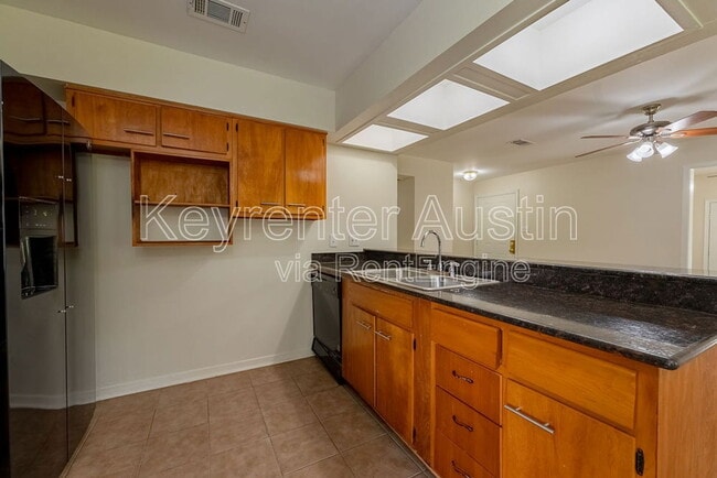 Building Photo - 4601 Lennox Dr