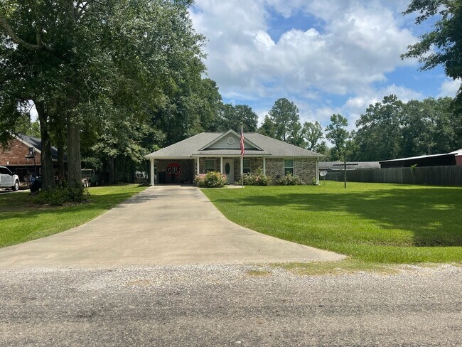 Primary Photo - 249 Crescent St