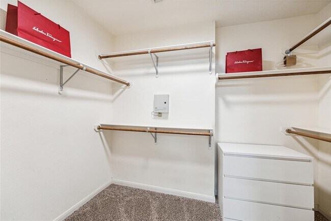 Building Photo - 43 S Avonlea Cir
