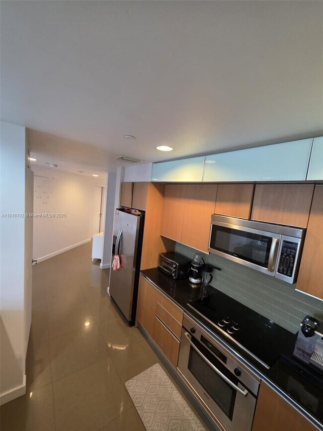 Building Photo - 1060 Brickell Ave