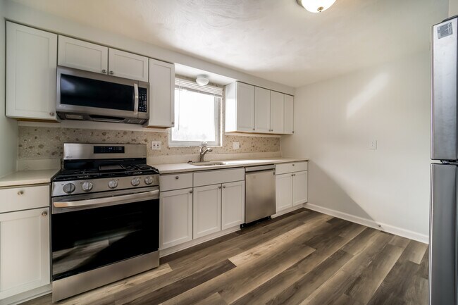 Building Photo - 211 Andora Dr