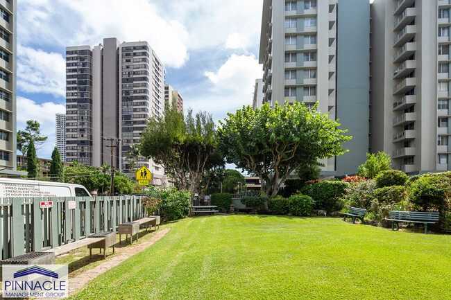 Building Photo - 2651 Kuilei St