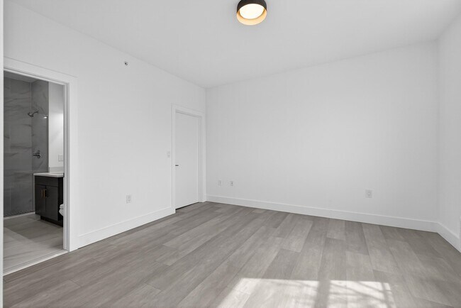 Building Photo - 43-45-45 W 32nd St