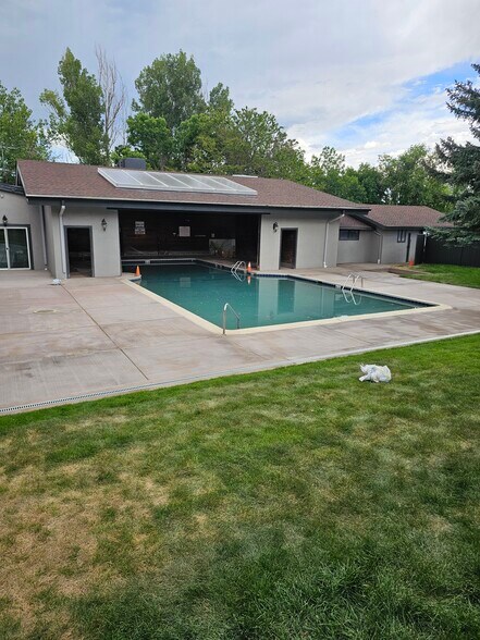 Building Photo - 451 Golden Cir