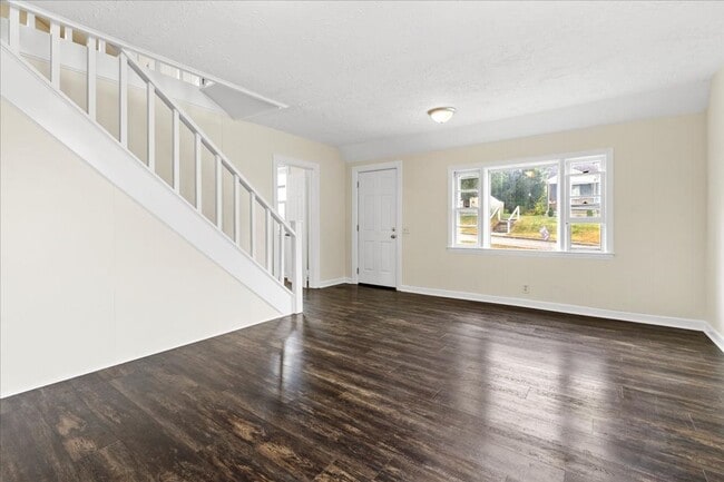 Building Photo - Three Bedroom Available Now In Radford