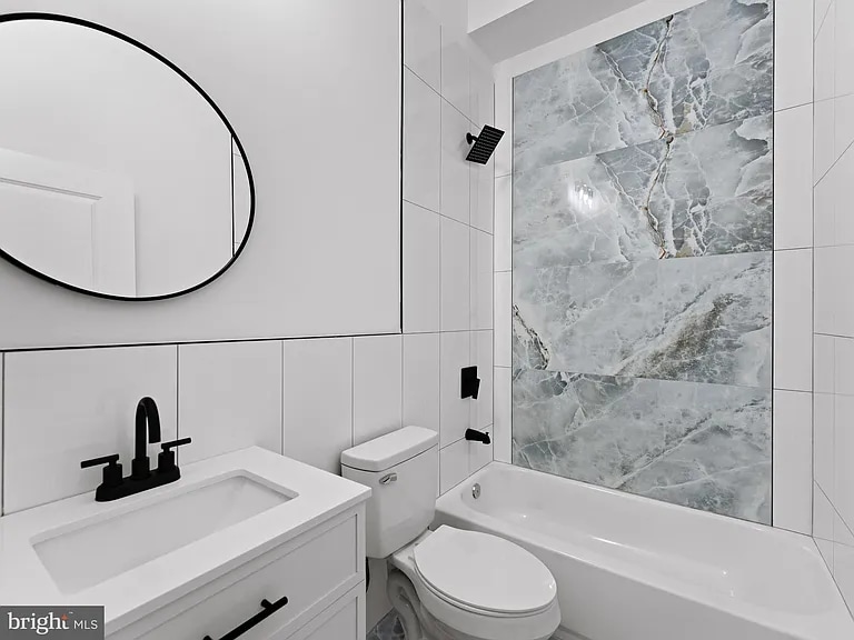 full bathroom, tile and marble - 2331 N Front St