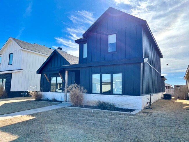 Building Photo - Easy Living with AMRR: Beautiful 4-Bedroom Home Near HEB