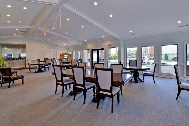 Building Photo - Gated Community Condo in Hampton