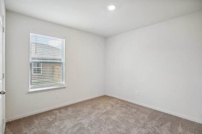 Building Photo - 1040 Riverdale Cove