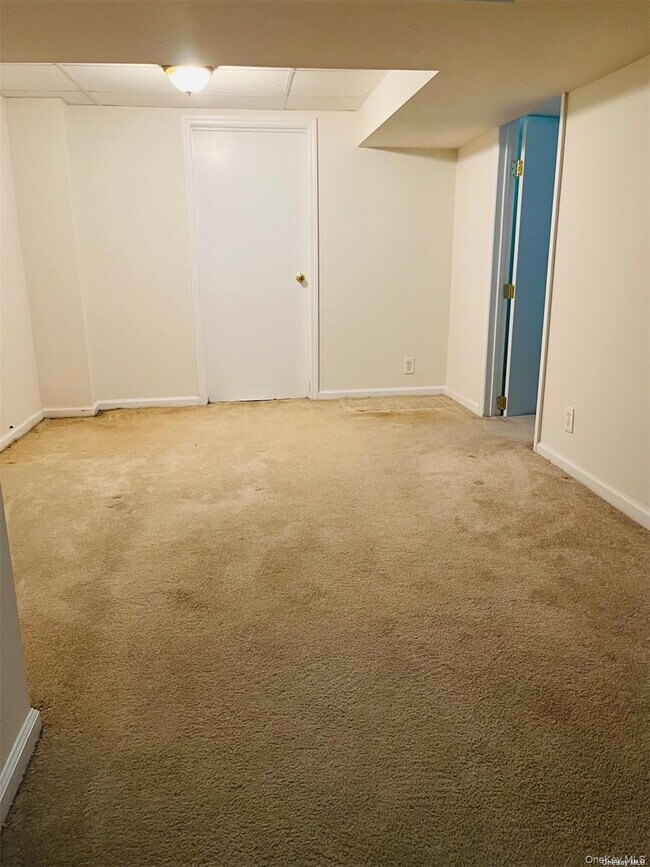 Building Photo - 40 Willets Dr