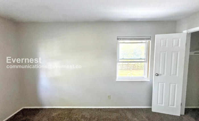 Building Photo - 2143 Wadsworth Dr