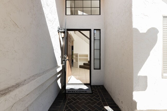 Building Photo - Lovely 4 bedroom Oceanside home!