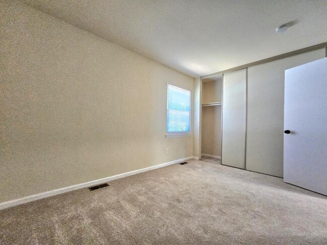 Building Photo - 8561 Southlawn Ct