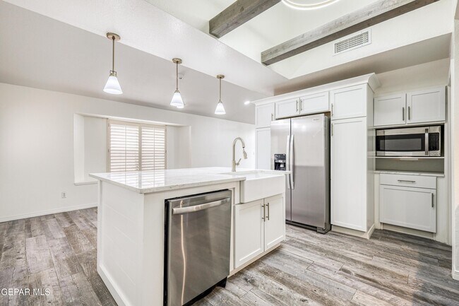 Building Photo - 5733 Saplinas Rd