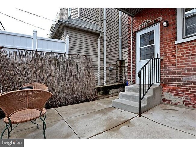 Building Photo - 2415 S Lambert St