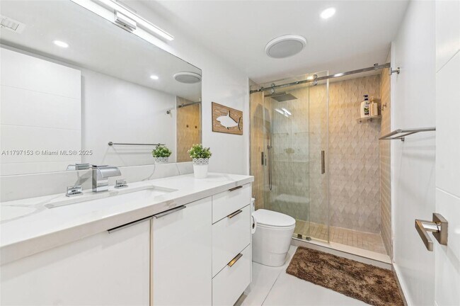 Building Photo - 121 Crandon Blvd