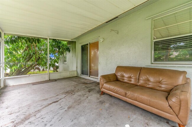 Building Photo - 608 SW 76th Terrace