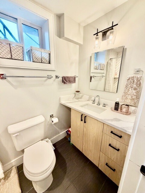 Building Photo - 366 Hanover St