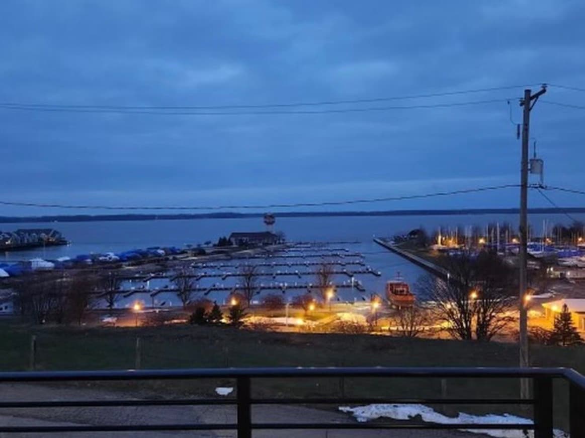 Building Photo - 909 W Front St