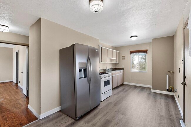 Building Photo - 156 Hilton Ave NW