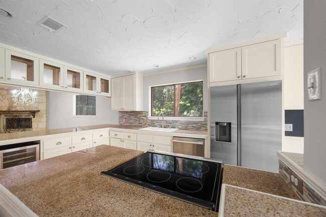 Building Photo - 2218 Bahama Rd