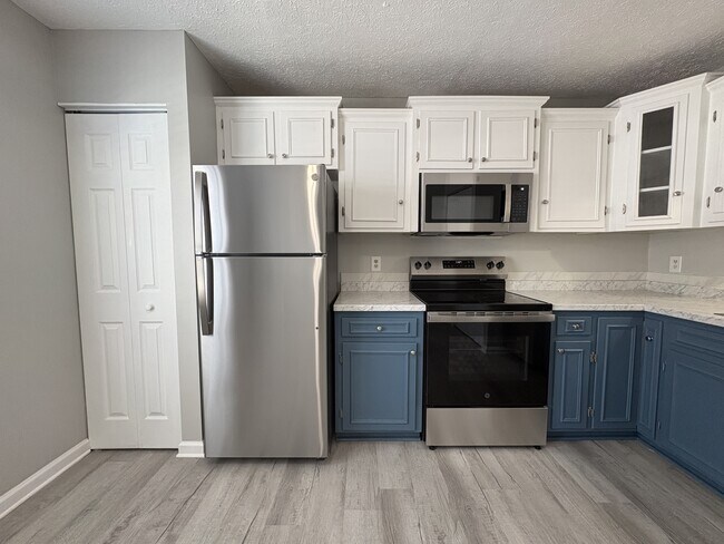 Building Photo - 1410 Ashbourne Dr