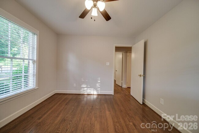 Building Photo - 6700 Castlegate Dr