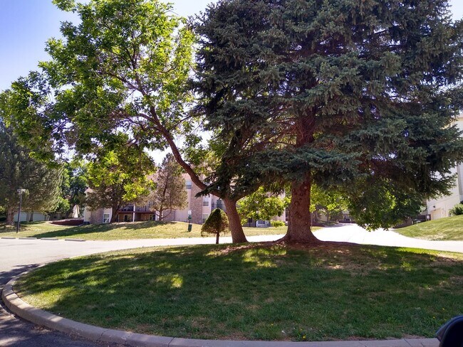 Building Photo - Awesome 2 Bedroom 2 Bath Condo w/ Garage P...