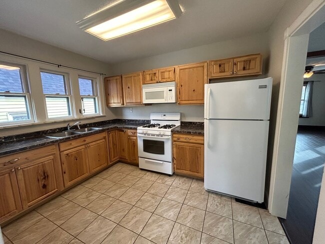 Building Photo - 2543 Cedar St