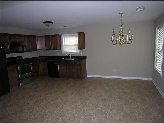 Building Photo - 107 Lake Forest Dr