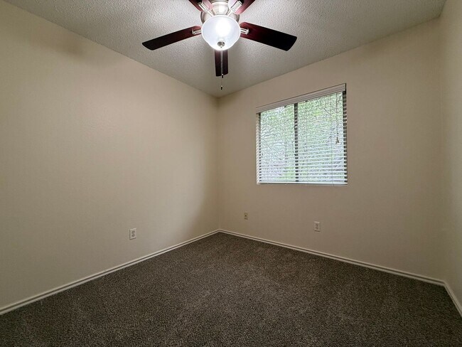 Building Photo - Schreiber Properties1 (2304 Granberry Dr)