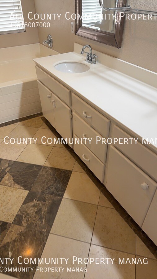 Building Photo - 42176 Chestnut Dr