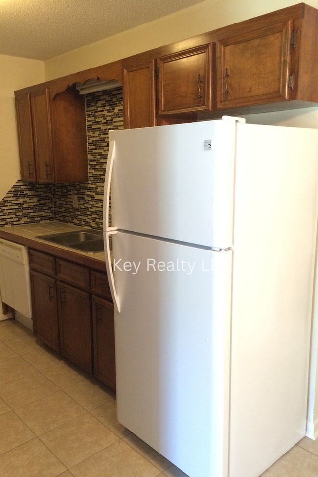 Building Photo - 6016 Quail Ridge