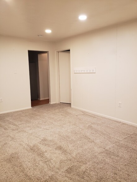 Building Photo - 10477 Sprinkle Rd