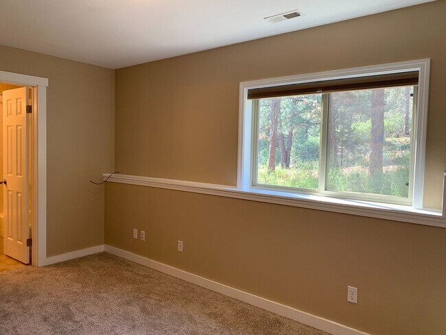 Building Photo - Beautifully updated home on 5 acres