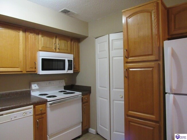 Building Photo - 300 Berkley Ct