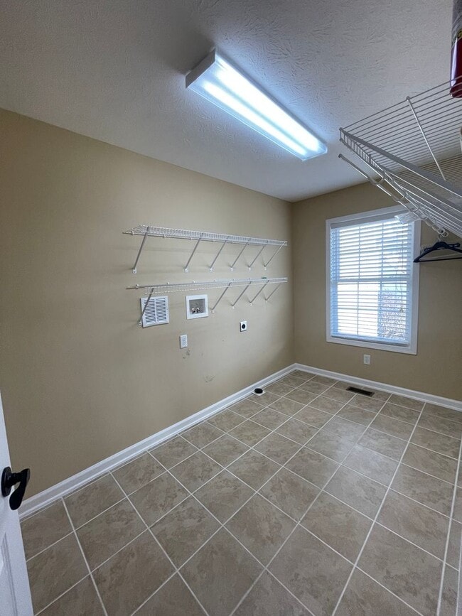 Building Photo - Duplex in Turner Ashby School District