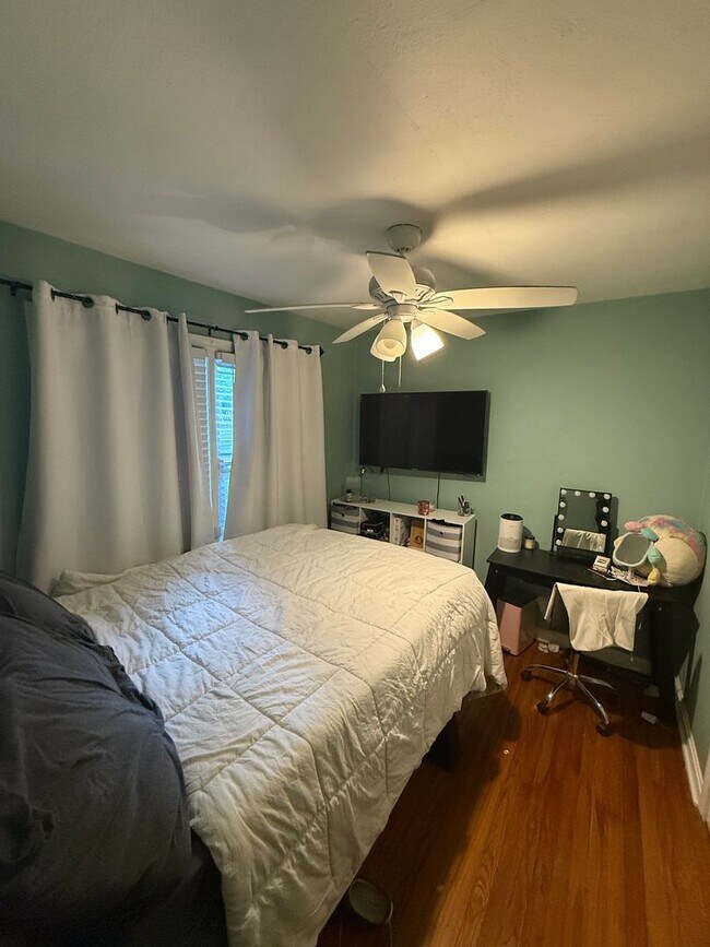 Building Photo - 3/2 Single Family Home Close to FSU!