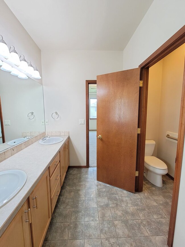 Building Photo - South Richland Rambler for Rent