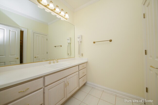 Building Photo - 1115 Bridgeview Ln