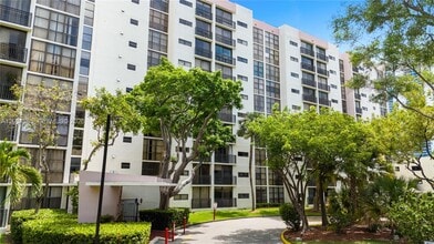 Building Photo - 17021 N Bay Rd