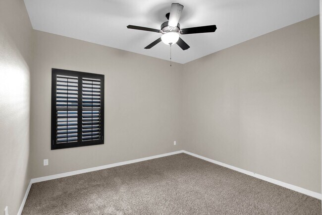 Building Photo - 871 Maple Park Ave