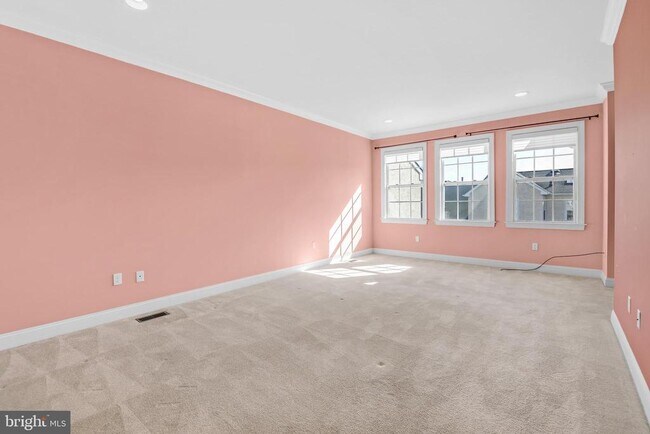 Building Photo - 63 Old Barn Dr